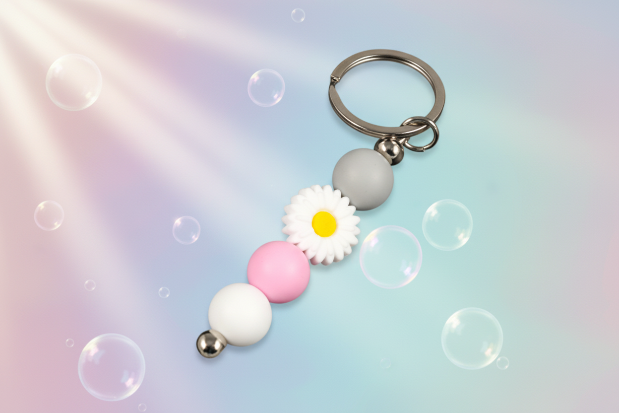 Whether you're keeping track of your keys or adding a decorative touch to your favourite bag, this lovely green daisy keychain brings a splash of floral charm and personality to your daily routine.