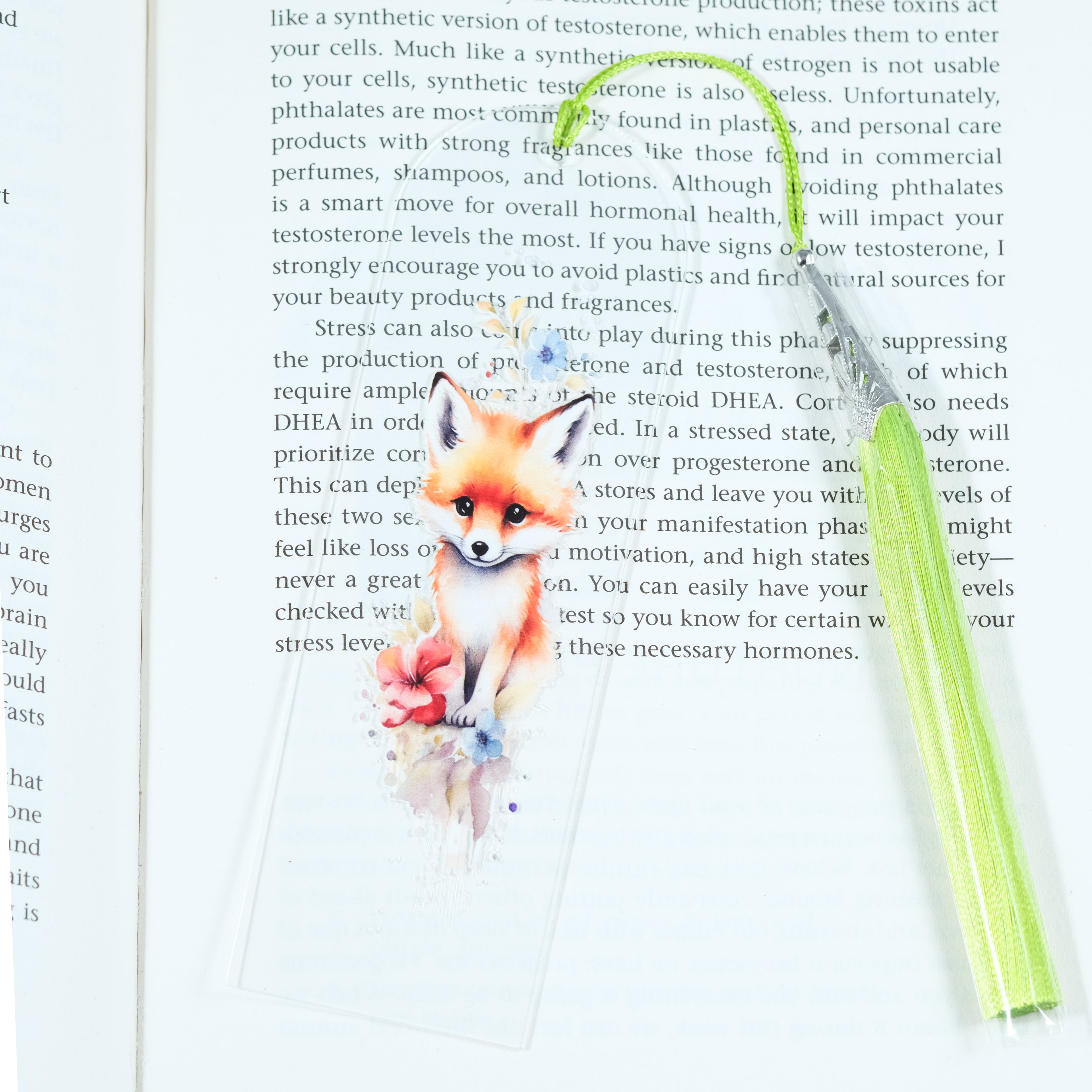 This sweet acrylic bookmark features a charming animal inspired design that brings a touch of nature and whimsy to your reading experience.