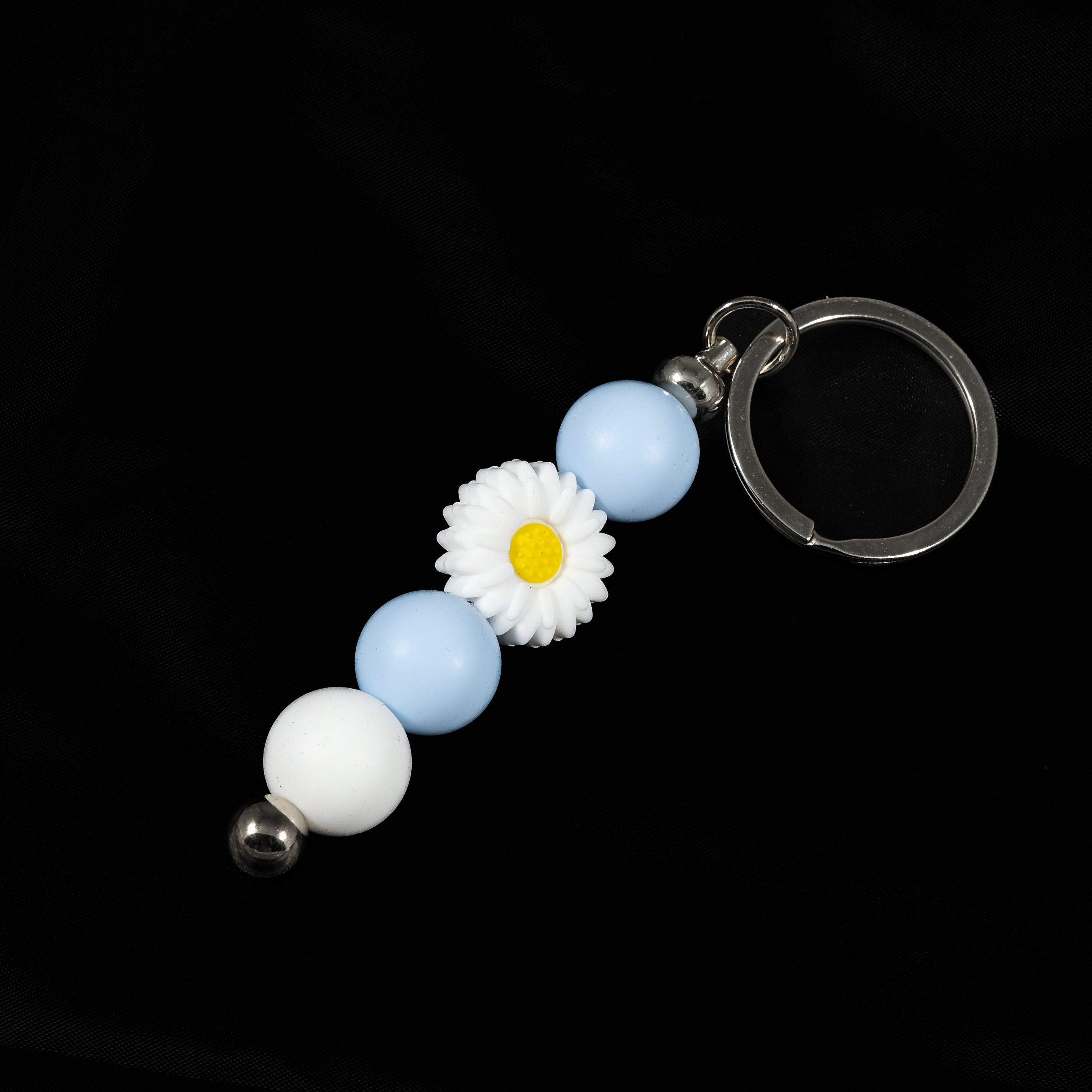 Whether you're keeping track of your keys or adding a decorative touch to your favourite bag, this lovely violet daisy keychain brings a splash of floral charm and personality to your daily routine.