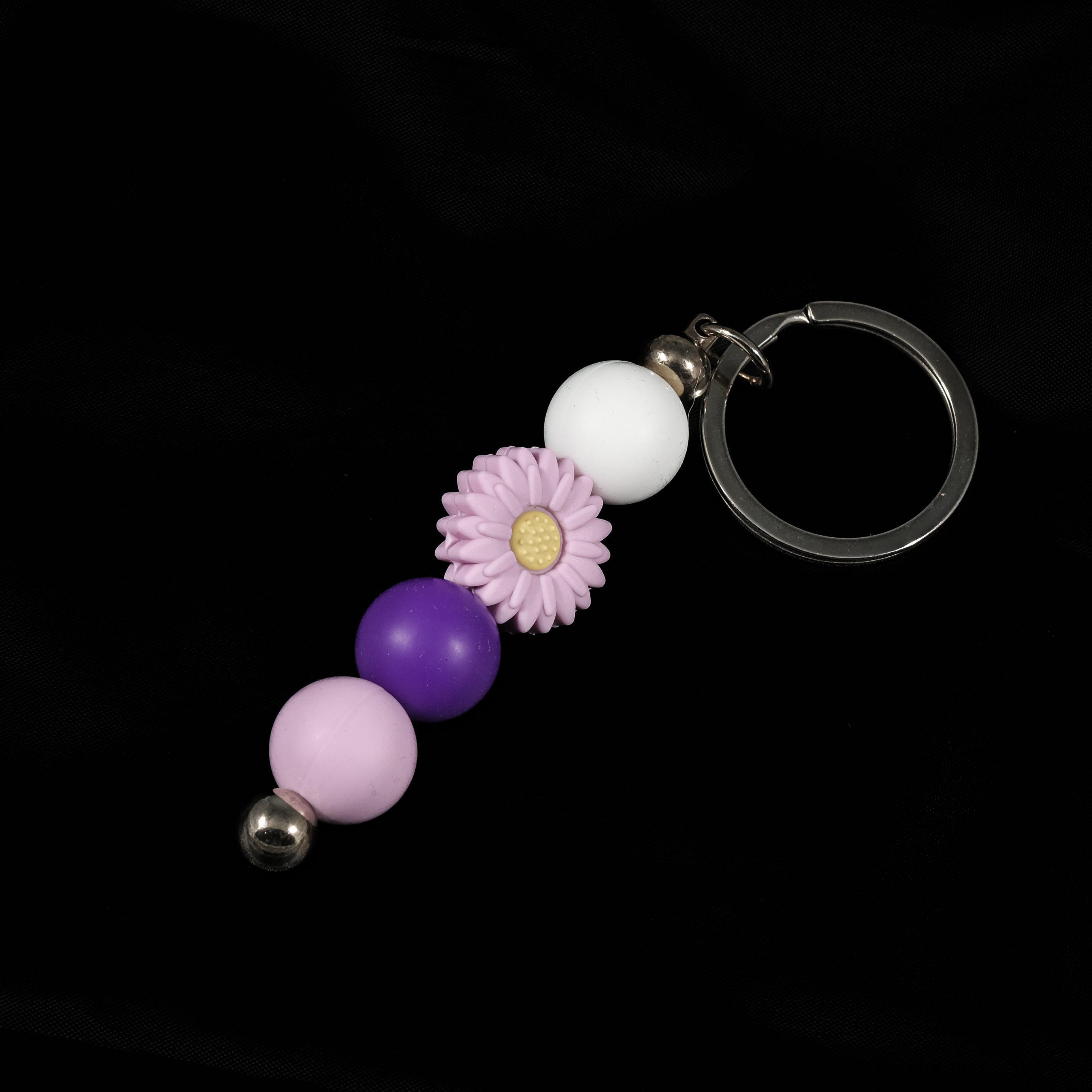 Whether you're keeping track of your keys or adding a decorative touch to your favourite bag, this lovely violet daisy keychain brings a splash of floral charm and personality to your daily routine.