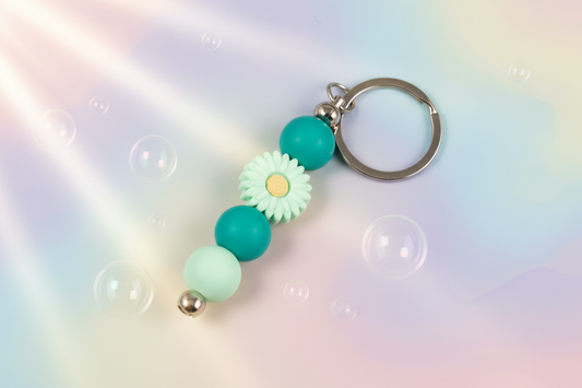 Whether you're keeping track of your keys or adding a decorative touch to your favourite bag, this lovely green daisy keychain brings a splash of floral charm and personality to your daily routine.