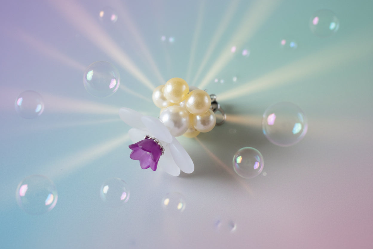 A stunning white flower bead takes centre stage, encircled by shimmering light yellow pearlescent beads that create a mesmerising spinning effect. The soothing tactile motion helps with focus and stress relief while looking absolutely magical.